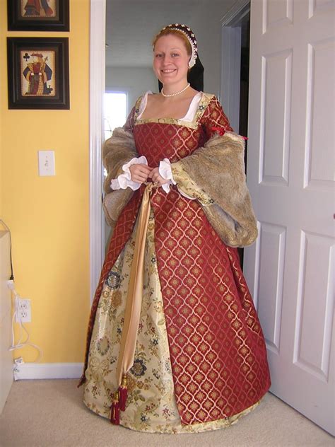 tudor dress pattern free.